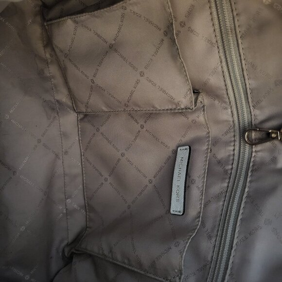 Michael Kors Jet Set White Tote and Wallet Set - Picture 9 of 11